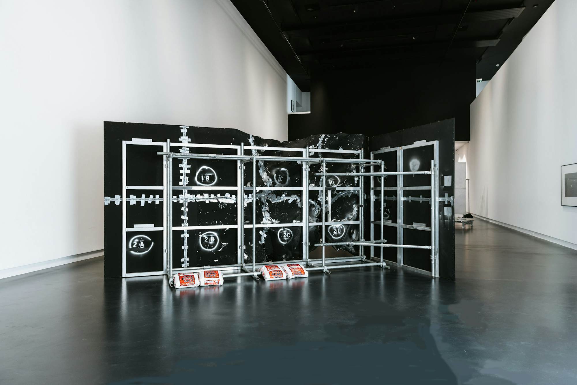 Banks Violette, Not yet titled/(broken screen), 2008. Collection du BPS22. Photo : Leslie Artamonow