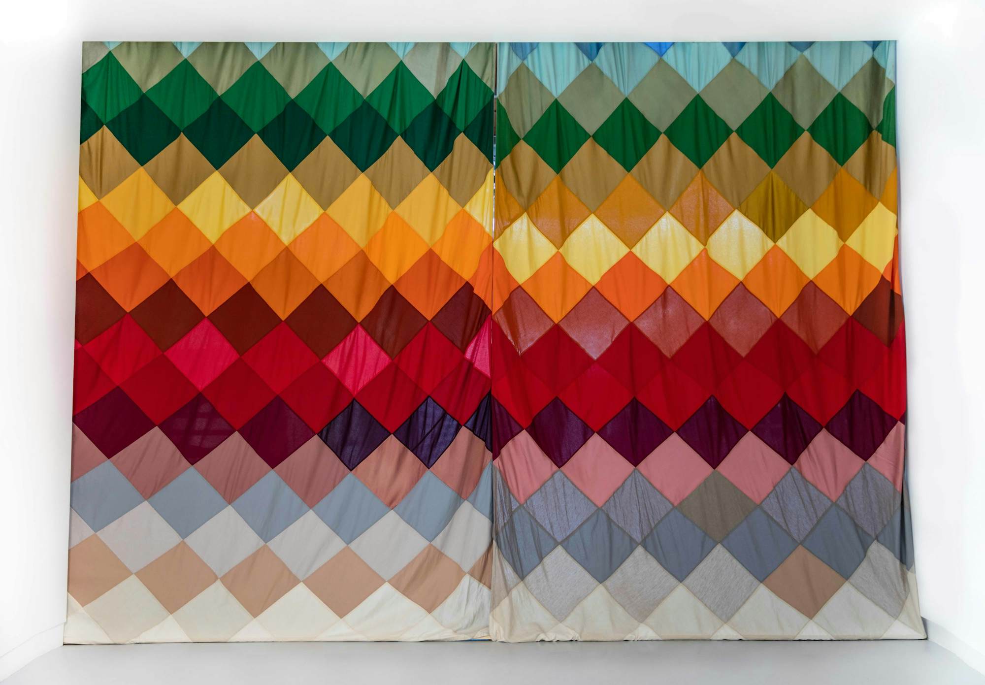 Ulla von Brandenburg, Curtain Diamonds, 2011. Collection de la Provinde De Hainaut
