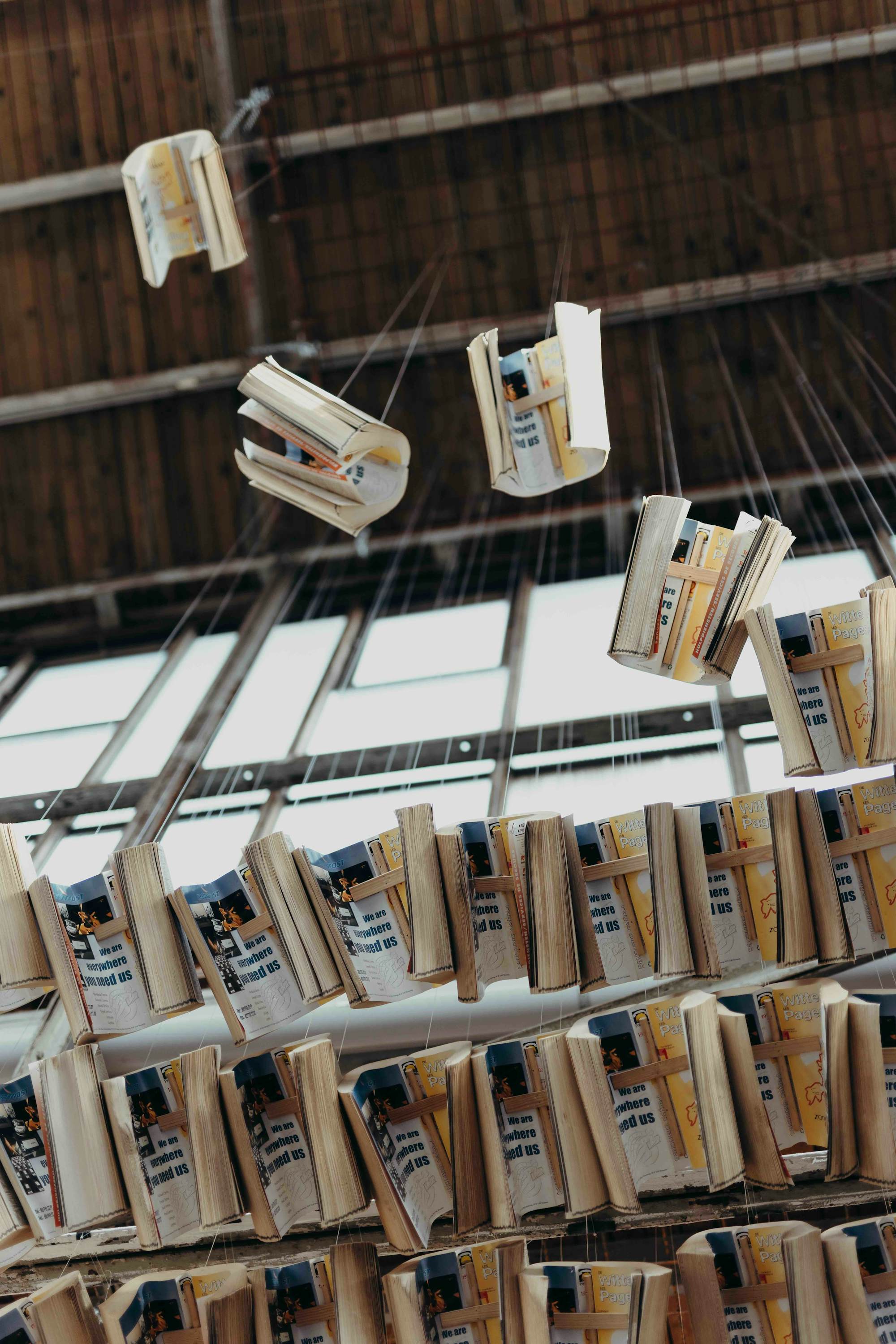 Aimé NTAKIYICA, Verba volant, scripta manent, 2000. Collection de la Province de Hainaut. Photo : Leslie Artamonow