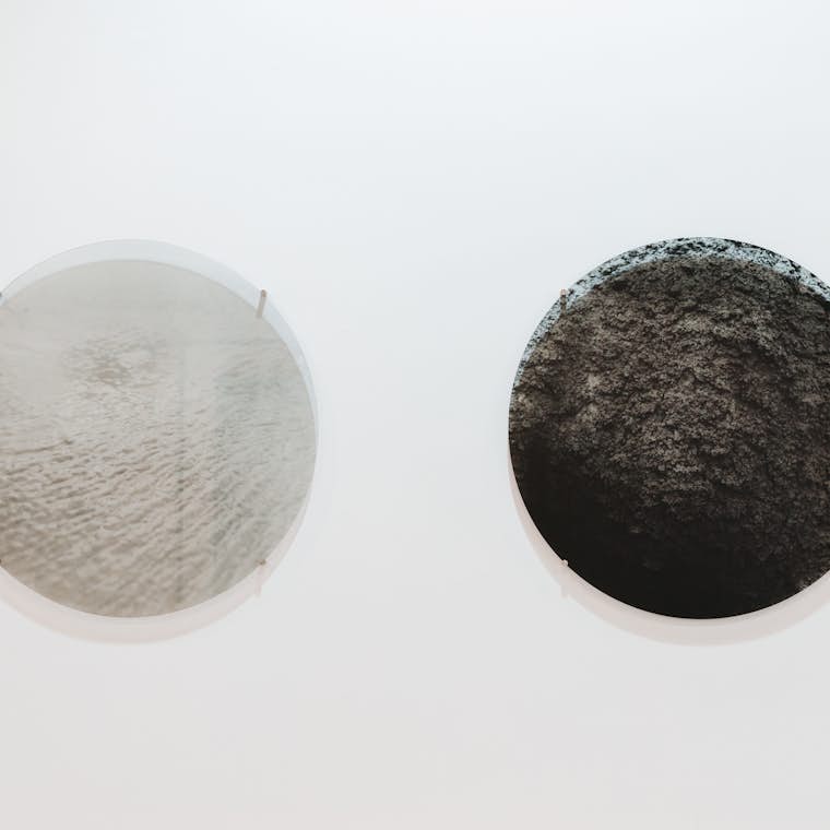 Hervé Charles 3 et 8 Série Clouds consequences 1995 ø 100 cm Photo Leslie Artamonow